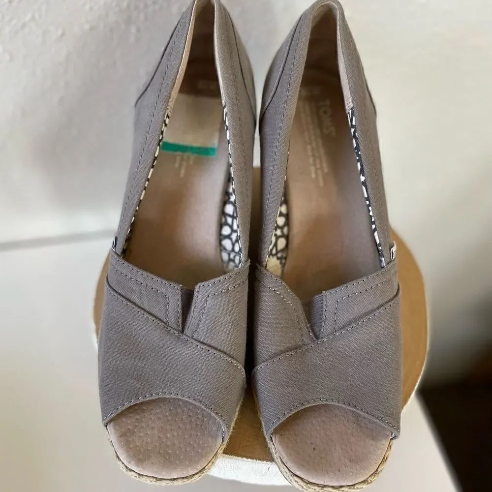 Toms Wedges Size 10 EUC - Picture 3 of 7